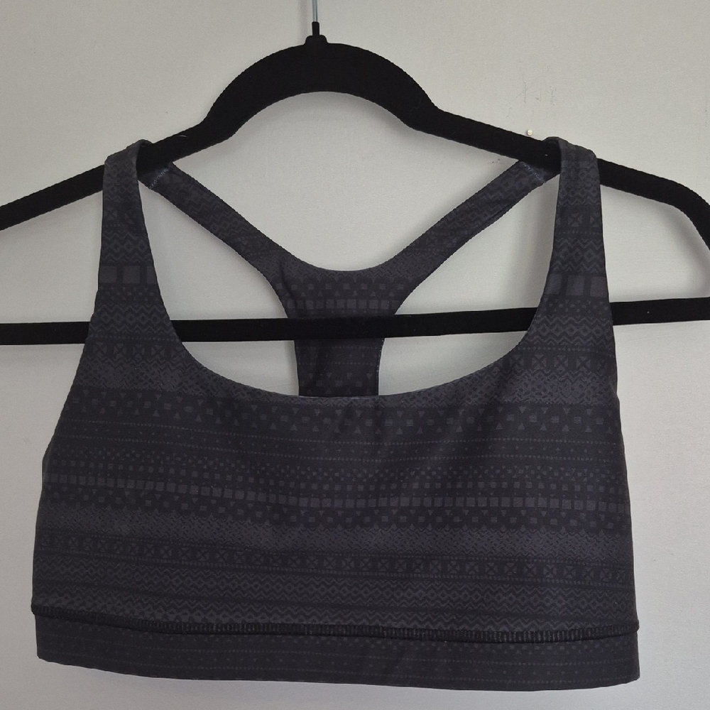 Black & Gray Patterned Sports Bra